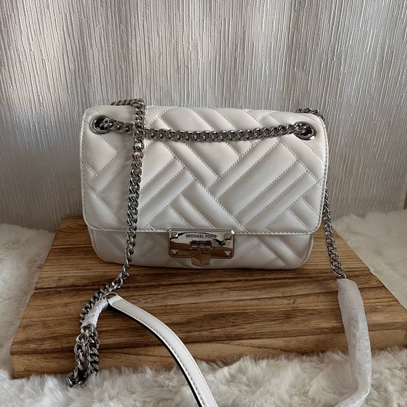 Michael Kors: Handbags - Picture 2 of 8